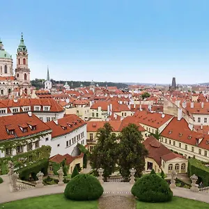 https://historical-place-under-castle.praguehotelsweb.com